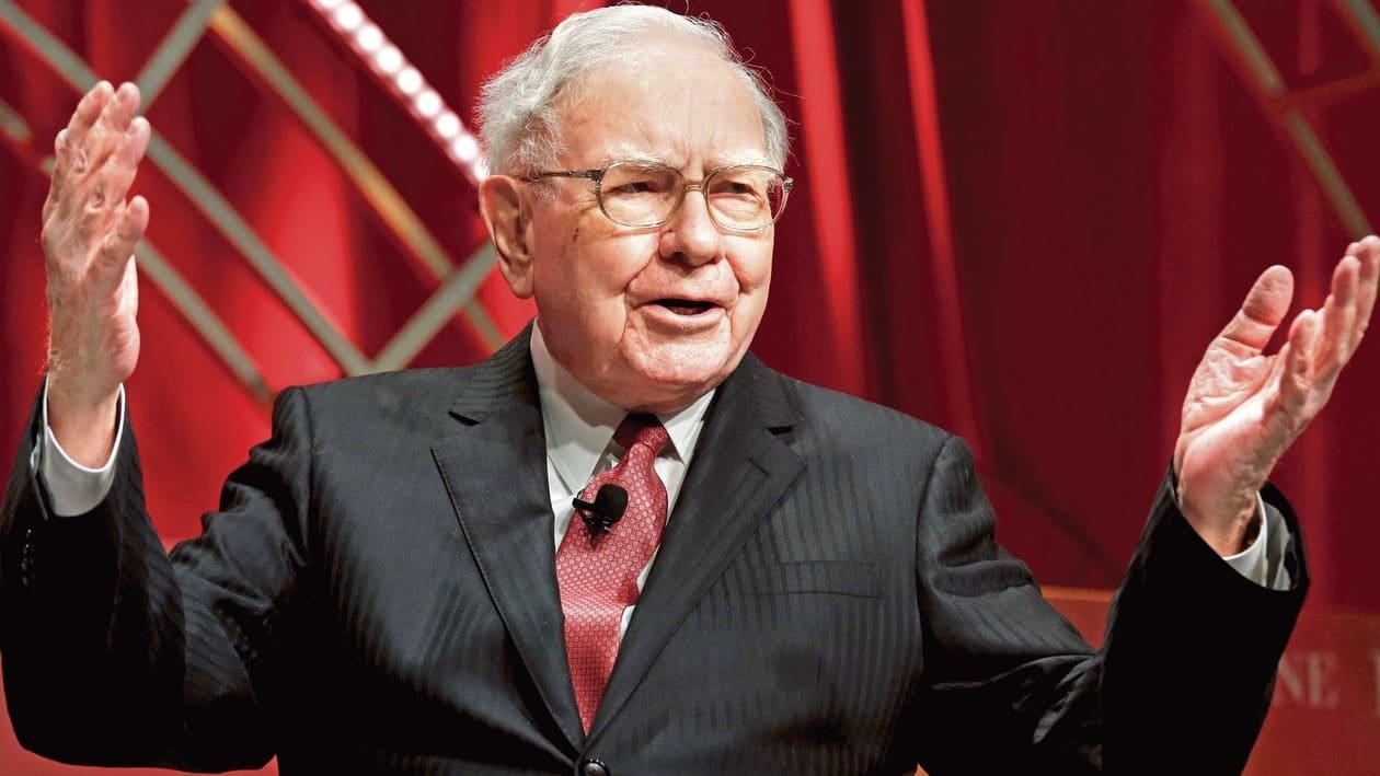 From time to time, Warren Buffett keeps sharing his investment secrets.&nbsp;