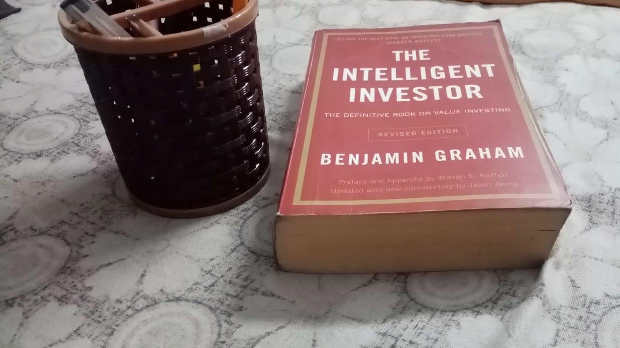 Benjaman Graham suggested investors to try to make money from the irrational exuberance of the market instead of taking part in it.&nbsp;