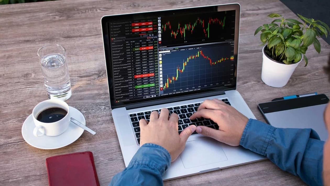 Index funds and exchange-traded funds (ETFs) that use different strategies to tailor their portfolios to match an index are likely to have varying returns.