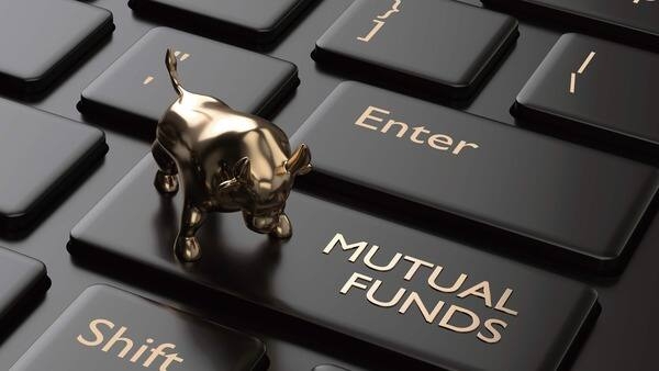 The fund house invites investors to invest by projecting it as an opportunity to participate in entire midcap segment of the market.