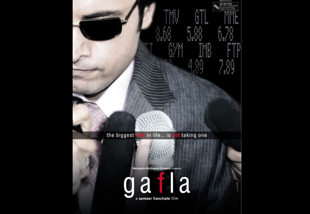 Based on the real-life, infamous Harshad Mehta Scam in 1992, the movie is based on the life of an ambitious middle-class man who invests in the stock market and soon enough becomes a big player. However, he gradually gets involved in scams, creating havoc in thousands of lives and ultimately losing everything. The movie focuses on the volatile nature of the market and uncertainties that come along with investing in the stock market are inevitable and so one needs to be careful or else will end up losing. Directed by Sameer Hanchat, starring Vinod Sharawat, Gafla is a must-watch when it comes to understanding the instability of the stock market.
