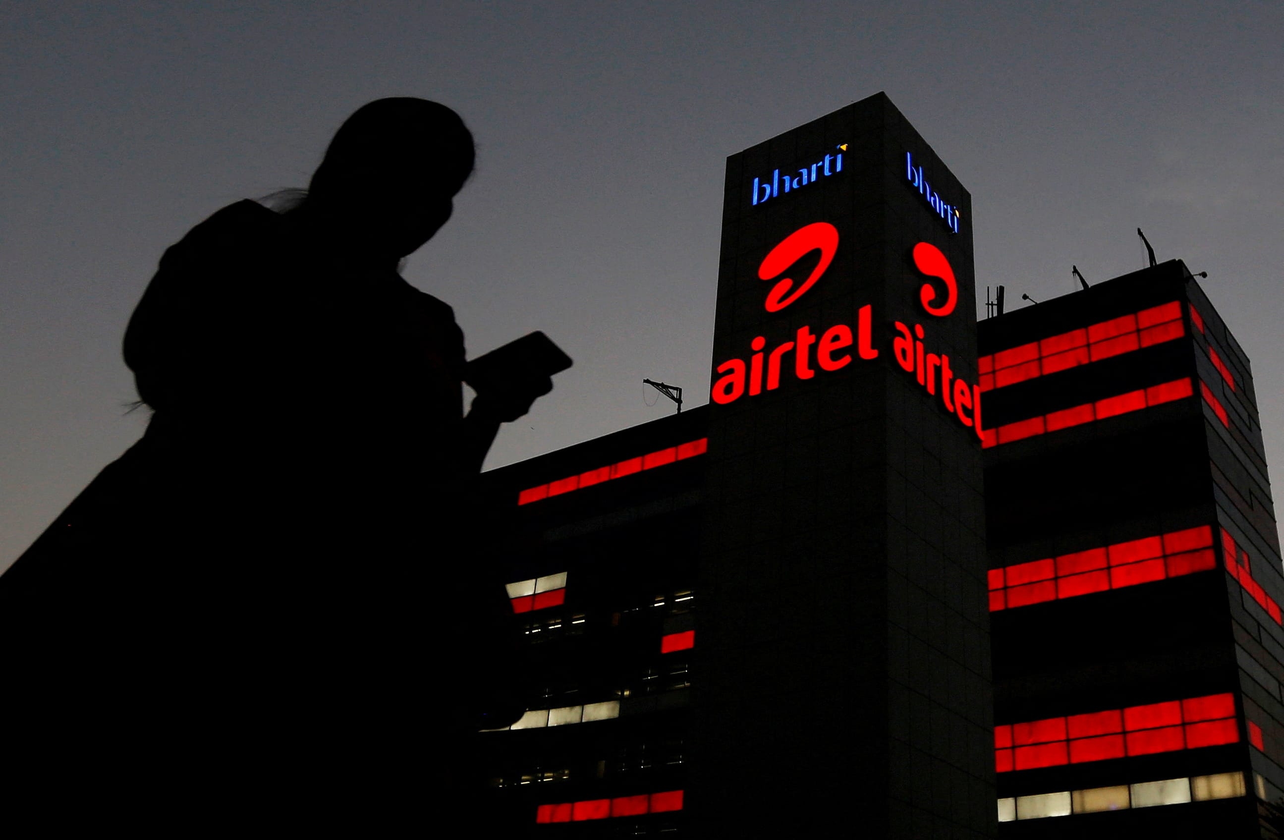 Airtel plans to reach its target of Rs. 300 ARPU in 5 years. It expects the next tariff hike, which is pending this year, to drive the company's APRU to  <span class='webrupee'>₹</span>200 mark.