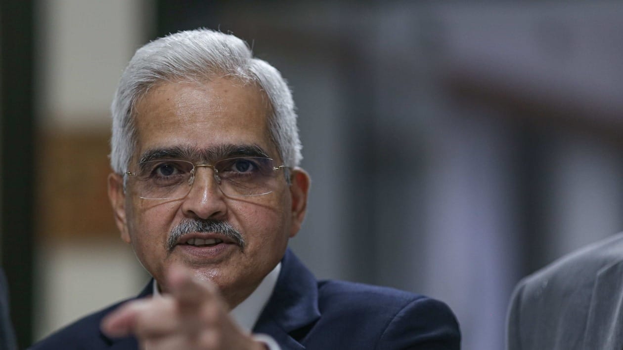 Shaktikanta Das, governor of the Reserve Bank of India (RBI), gestures during a news conference at the bank's headquarters in Mumbai, India, on Friday, April 8, 2022. India�s central bank signaled a shift in policy focus as it ramped up efforts to mop up excess liquidity in the banking system and raised its inflation forecasts, sending bond yields higher. Photographer: Dhiraj Singh/Bloomberg