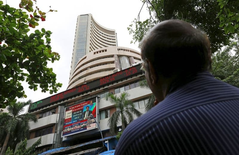 On May 30, the equity benchmark Sensex settled with a gain of 1041 points, or 1.90 percent, at 55,925.74 while the Nifty50 closed at 16,661.40, up 309 points, or 1.89 percent. REUTERS/Danish Siddiqui