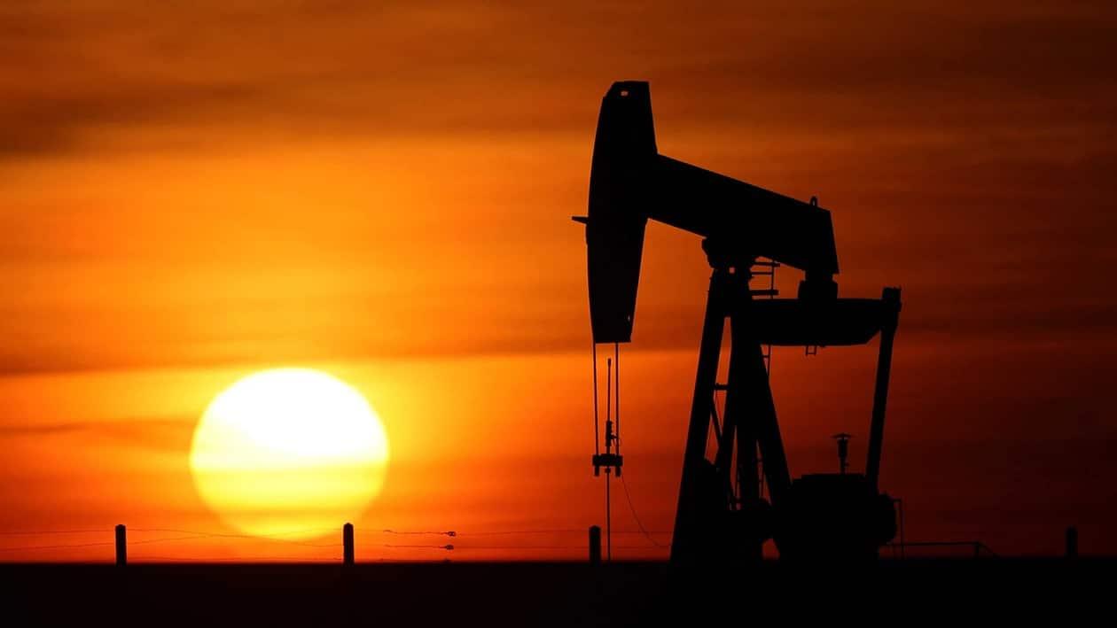 we explain how changes in oil prices affect the stock market and particularly your portfolio.