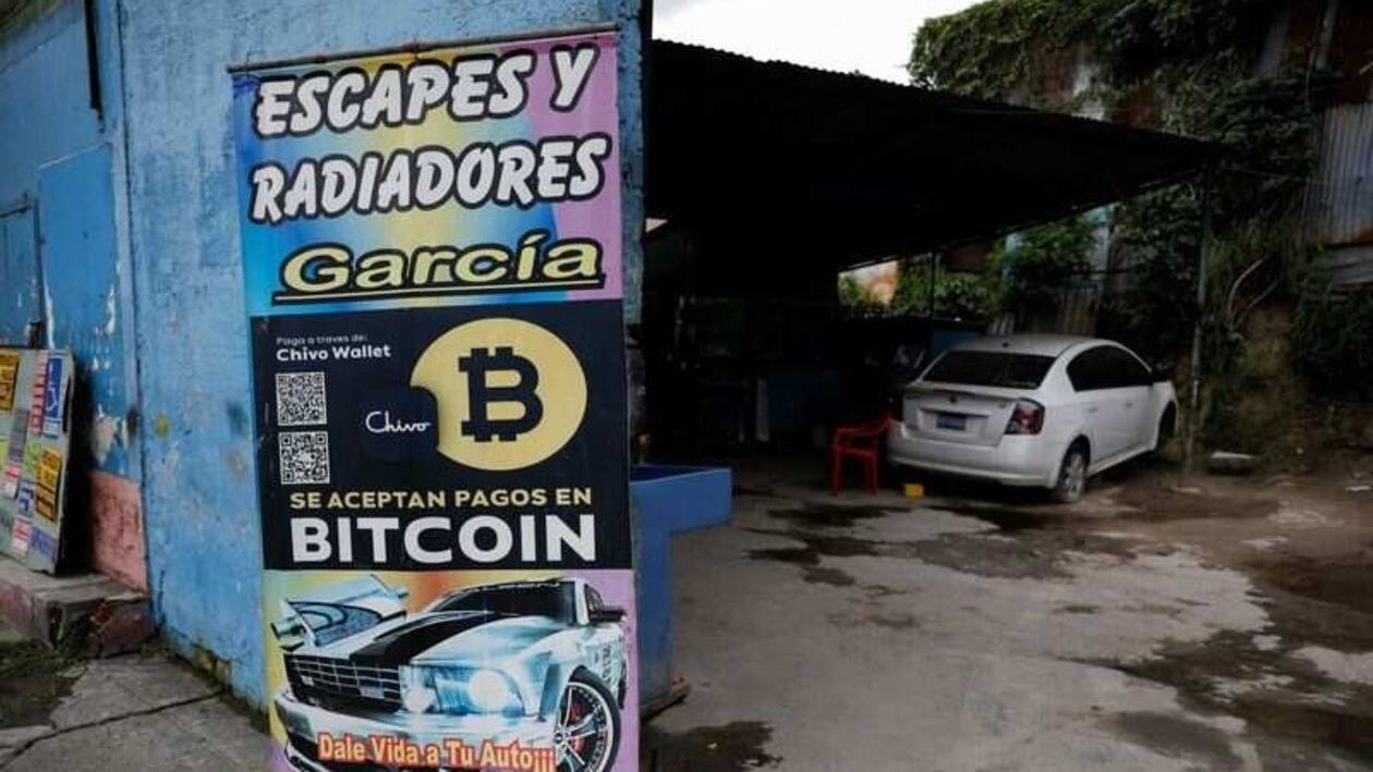 A Bitcoin sign is displayed outside an automotive workshop where the cryptocurrency is accepted as a payment method in San Salvador, El Salvador, July 13, 2022. REUTERS/Jose Cabezas