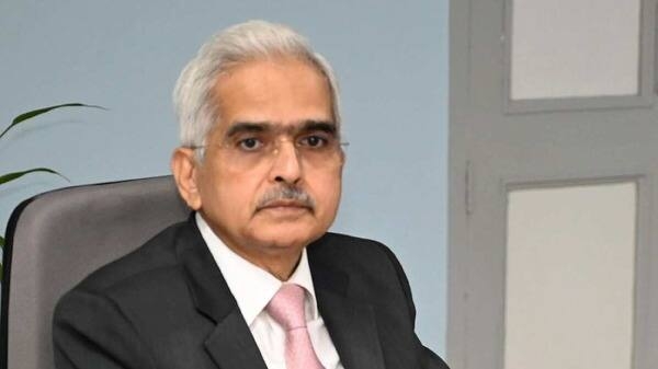 Guwahati, June 11 (ANI): Reserve Bank of India (RBI) Governor Shaktikanta Das interacts with the faculty members of the Indian Institute of Bank Management (IIBM), in Guwahati on Saturday. (ANI Photo)