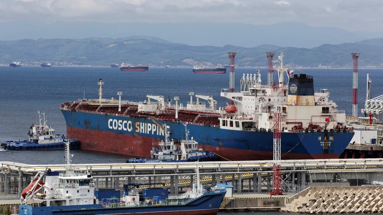 Yang Mei Hu oil products tanker owned by COSCO Shipping gets moored at the crude oil terminal Kozmino on the shore of Nakhodka Bay near the port city of Nakhodka, Russia June 13, 2022. REUTERS/Tatiana Meel