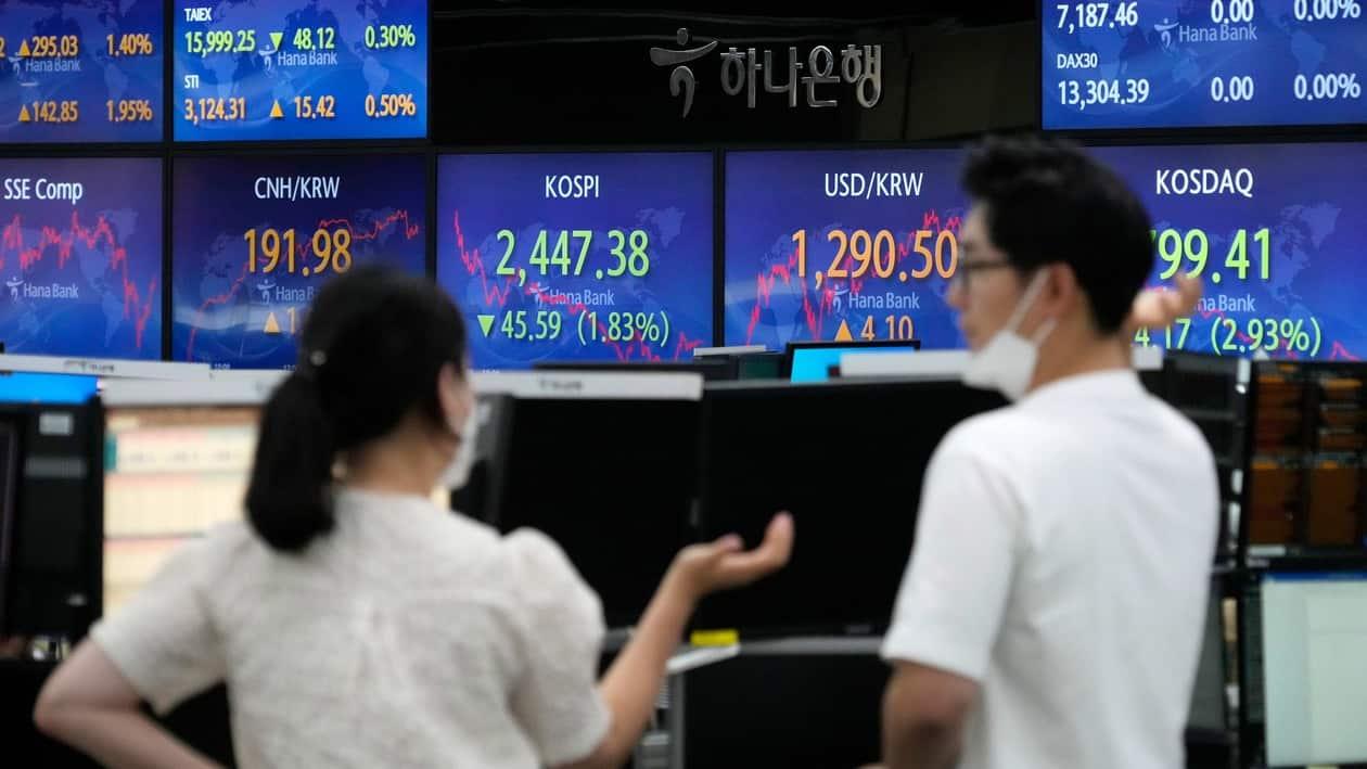 Currency traders work at the foreign exchange dealing room of the KEB Hana Bank headquarters in Seoul, South Korea, Wednesday, June 15, 2022. Asian stock markets were mixed Wednesday ahead of the Federal Reserve's announcement of how sharply it will raise interest rates to cool U.S. inflation. (AP Photo/Ahn Young-joon)