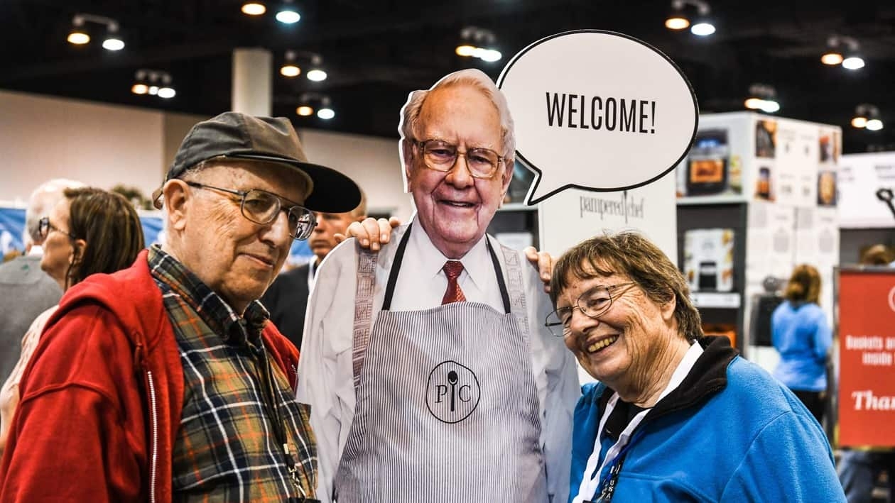 Shareholders pose with a lifesize cardboard cutout of Warren Buffett during the Shareholder Shopping Day at the Berkshire Hathaway Shareholders Meeting at CHI Health Center in Omaha, Nebraska on April 29, 2022. (Photo by CHANDAN KHANNA / AFP)