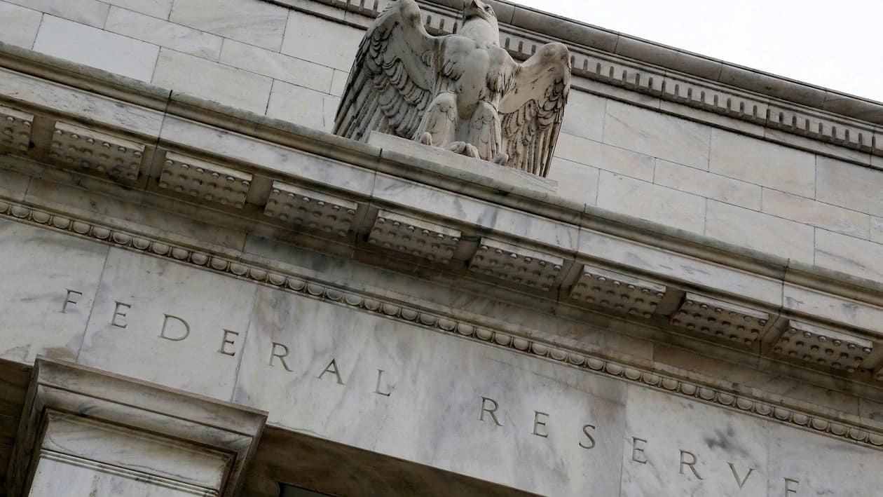 FILE PHOTO: An eagle tops the U.S. Federal Reserve building's facade in Washington, July 31, 2013. REUTERS/Jonathan Ernst/File Photo