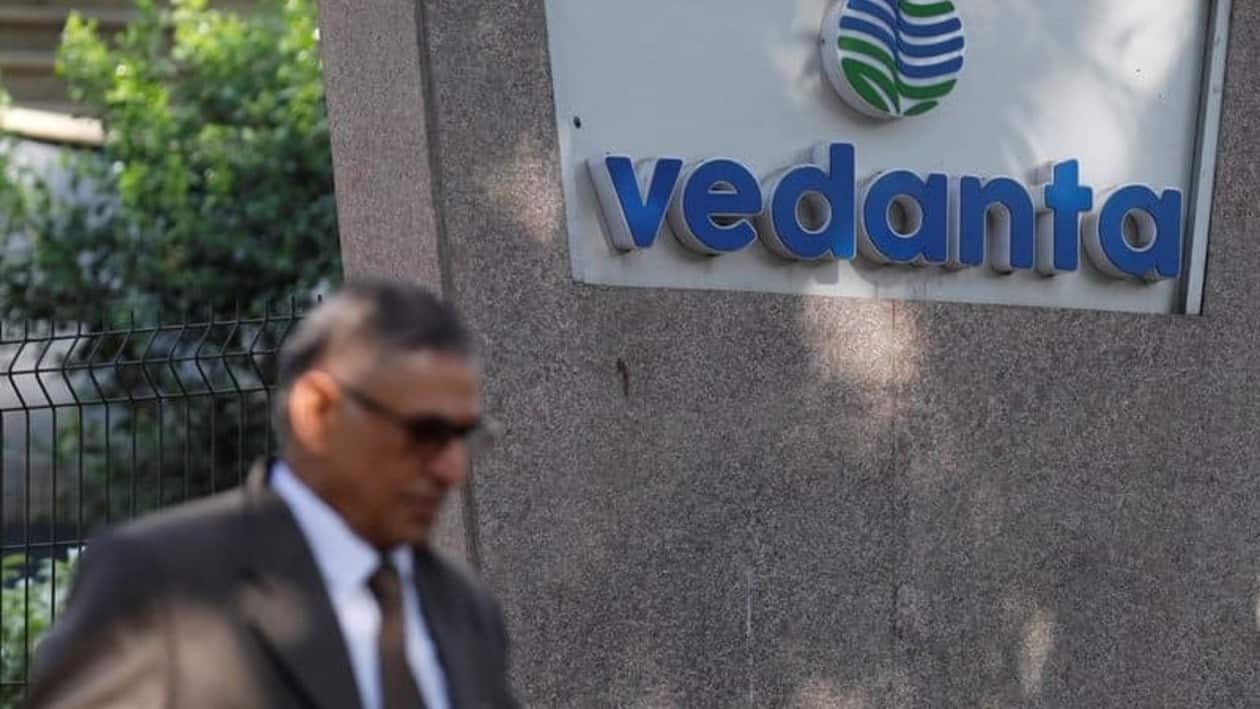 Vedanta Ltd. is preparing for its biggest-ever rupee bond sale and is seeking commitments for as much as  <span class='webrupee'>₹</span>4,809 crore of 10-year notes.