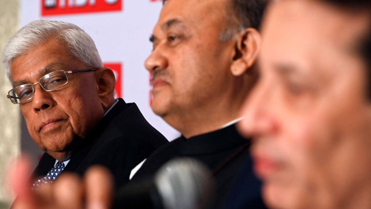 Housing Development Finance Corporation (HDFC) chairman Deepak Parekh (L) and HDFC Bank chairman Atanu Chakraborty (C) listen to HDFC vice chairman and CEO, Keki Mistry during a media briefing in Mumbai on April 4, 2022. - India's largest private bank will merge with its largest mortgage lender to become a $237 billion financial giant, both companies said, as low interest rates send demand for home loans soaring. (Photo by Indranil MUKHERJEE / AFP)