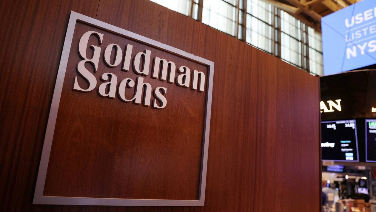 FILE PHOTO: The logo for Goldman Sachs is seen on the trading floor at the New York Stock Exchange (NYSE) in New York City, New York, U.S., November 17, 2021. REUTERS/Andrew Kelly/File Photo