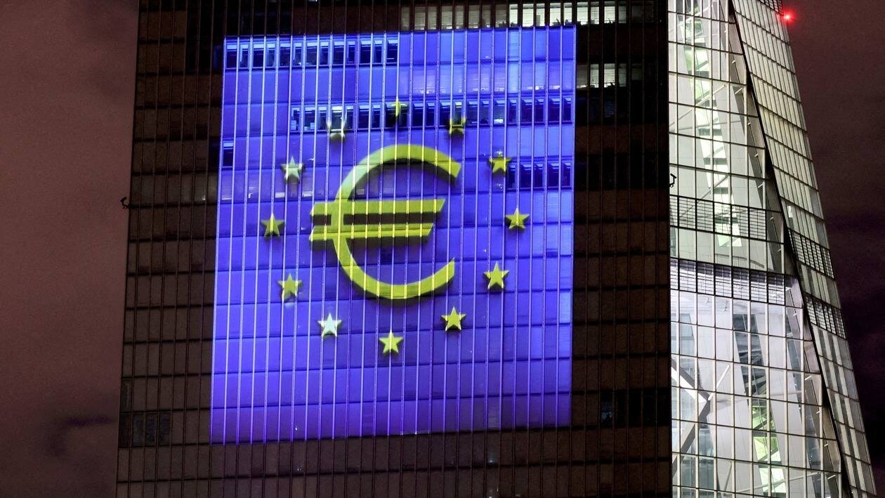 FILE PHOTO: A symphony of light consisting of bars, lines and circles in blue and yellow, the colours of the European Union, illuminates the south facade of the European Central Bank (ECB) headquarters in Frankfurt, Germany, December 30, 2021.   REUTERS/Wolfgang Rattay/File Photo