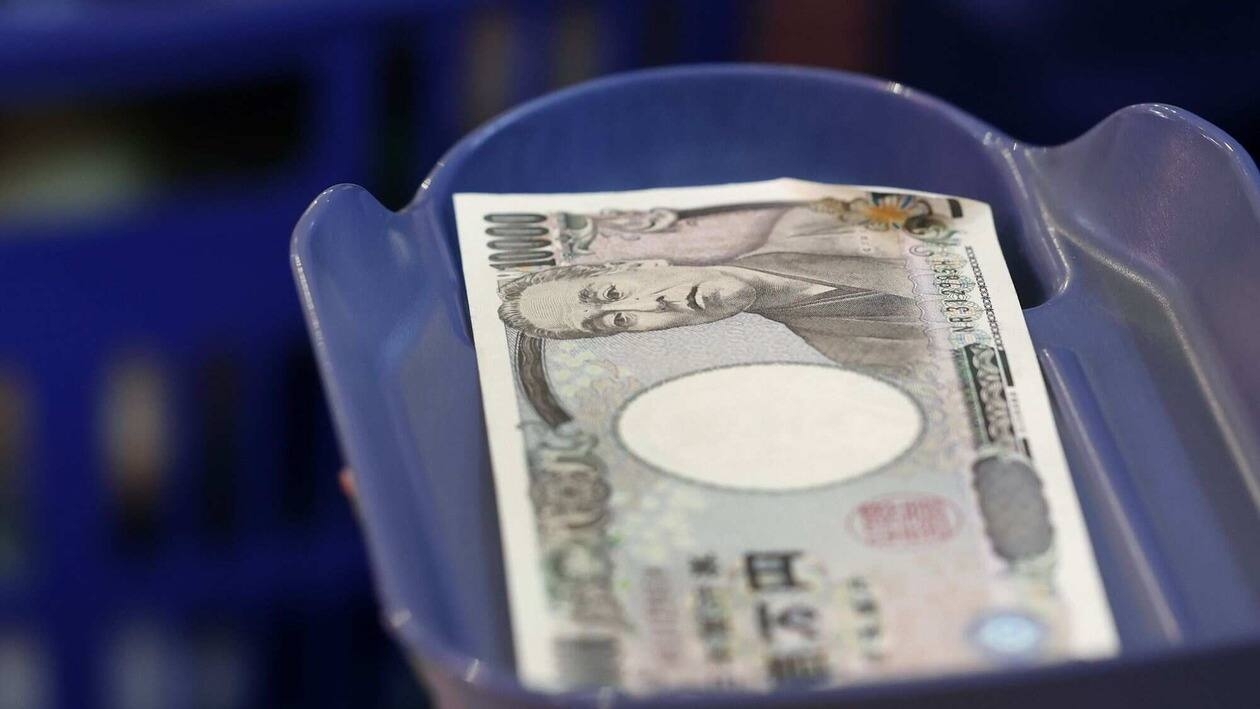 A Japanese 10,000 yen banknote on a checkout counter at an Akidai YK supermarket in Tokyo, Japan, on Monday, June 27, 2022. Japan's key inflation gauge stayed above the Bank of Japan's target level of 2%, a result that will likely keep speculation alive over possible policy adjustments at the central bank. Photographer: Kiyoshi Ota/Bloomberg