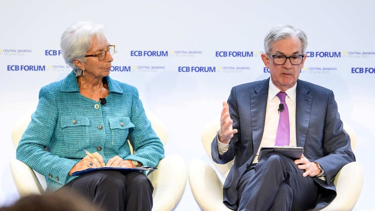 FILE PHOTO: European Central Bank (ECB) President Christine Lagarde and U.S. Federal Reserve Chair Jerome Powell attend the ECB Forum on Central Banking in Sintra, Portugal, June 29, 2022. European Central Bank/­Handout via REUTERS/File Photo