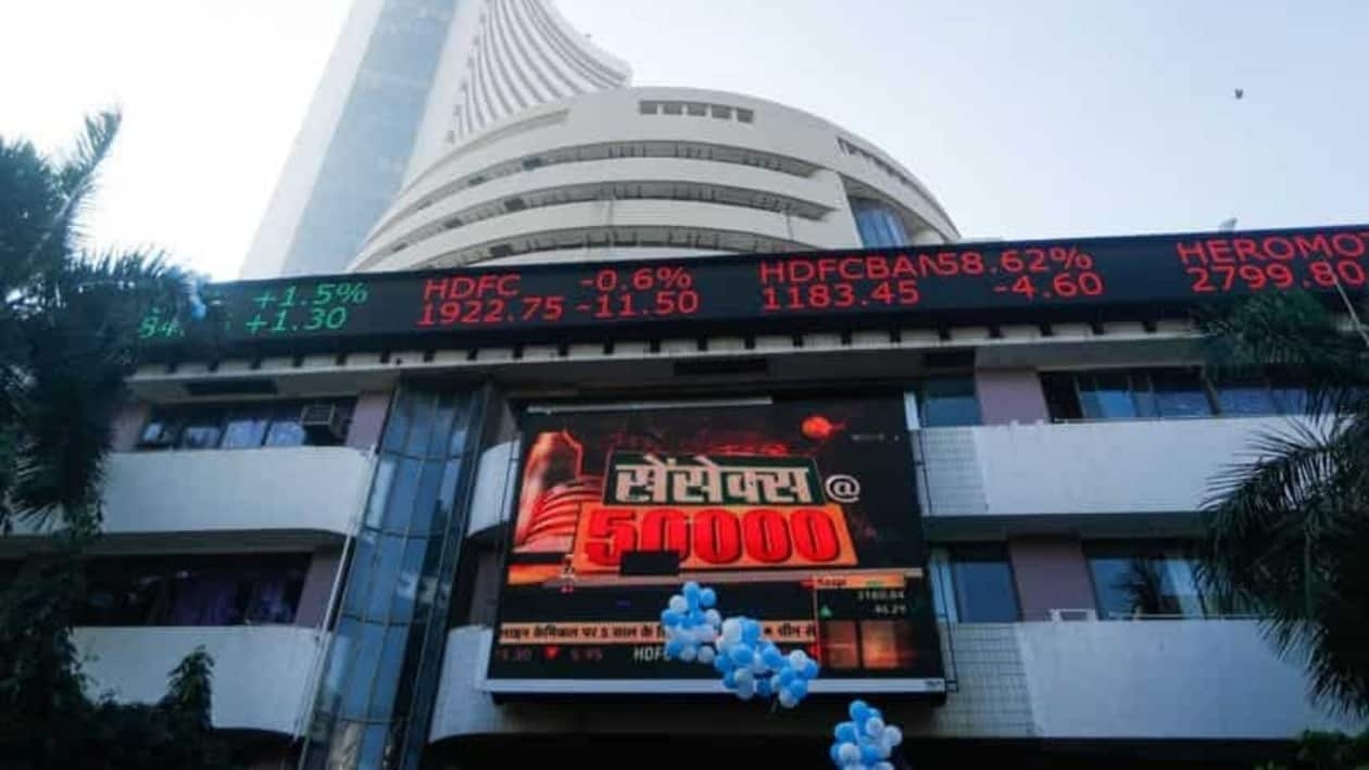 FILE PHOTO: Sensex ended 509 points, or 0.94 percent, lower at 53,886.61 while the Nifty50 closed the day with a loss of 158 points, or 0.97 percent, at 16,058.30. REUTERS/Francis Mascarenhas