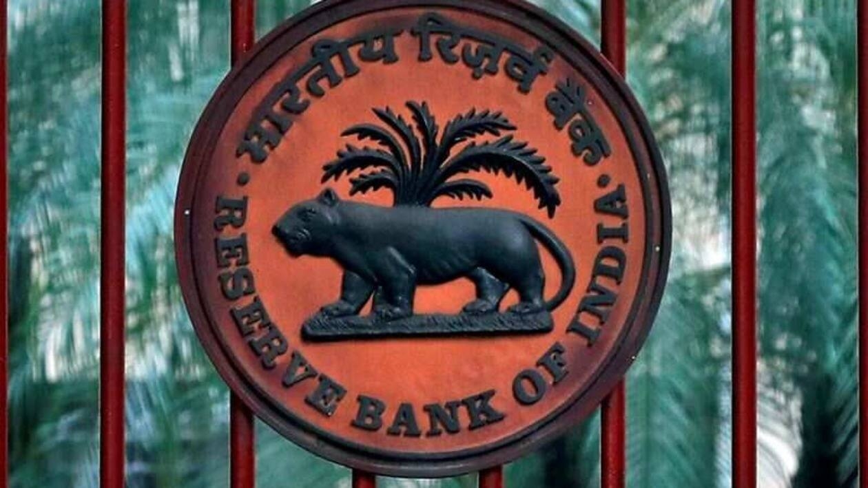 FILE PHOTO: A Reserve Bank of India (RBI) logo is seen at the gate of its office in New Delhi, India, November 9, 2018. REUTERS/Altaf Hussain/