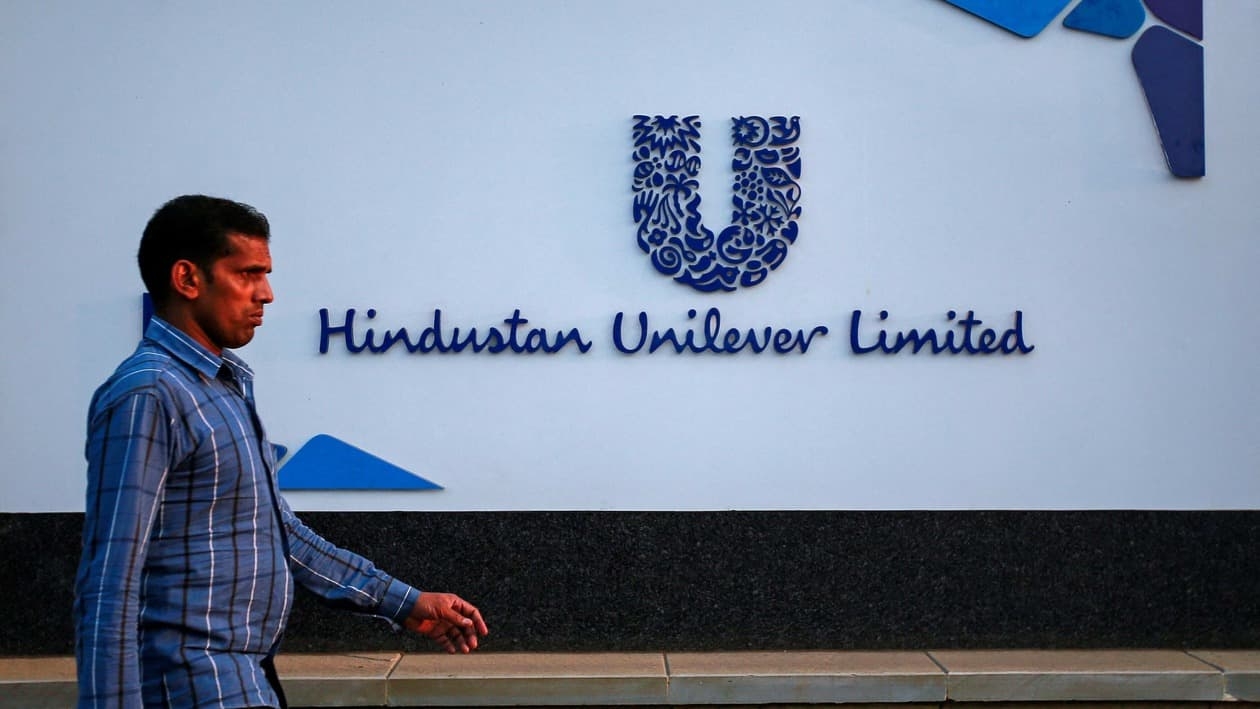 FILE PHOTO: A pedestrian walks past the Hindustan Unilever Limited (HUL) headquarters in Mumbai January 19, 2015. REUTERS/Danish Siddiqui/File Photo