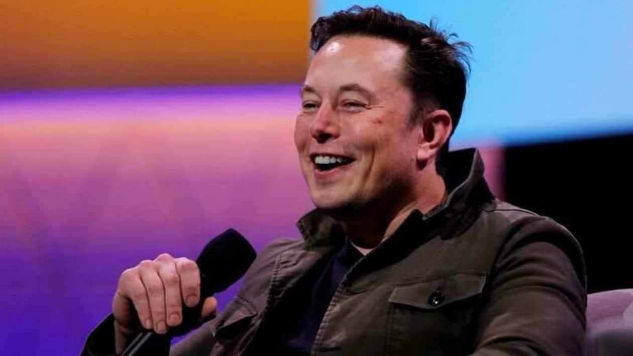 FILE PHOTO: SpaceX owner and Tesla CEO Elon Musk speaks at the E3 gaming convention in Los Angeles, California, U.S., June 13, 2019.  REUTERS/Mike Blake/