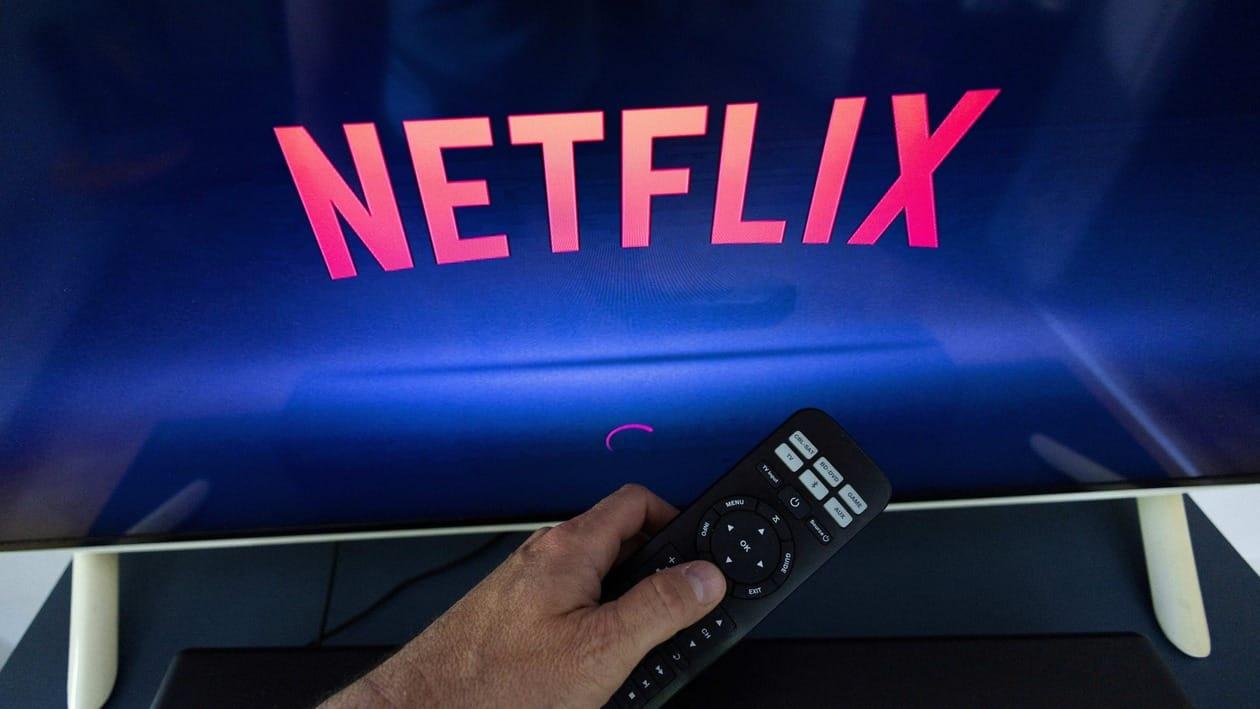 FILE PHOTO: A Netflix logo is shown on a TV screen in this illustration taken May 9, 2022.  REUTERS/Denis Balibouse/Illustration/File Photo