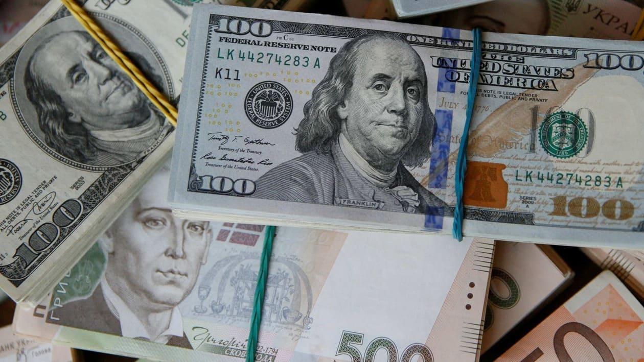 U.S. dollar, euro and Ukrainian hryvnia banknotes are seen in this picture illustration taken in Kiev, Ukraine, October 31, 2016. REUTERS/Valentyn Ogirenko/Illustration