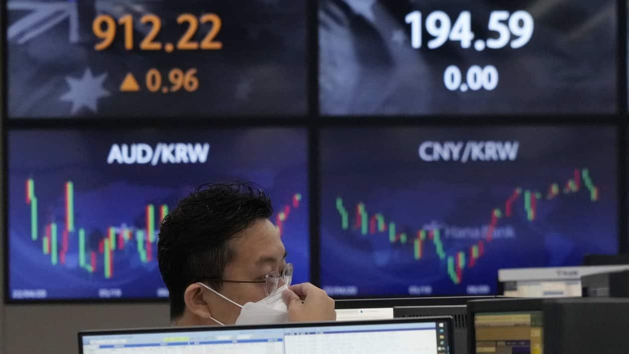A currency trader watches monitors at the foreign exchange dealing room of the KEB Hana Bank headquarters in Seoul, South Korea, Tuesday, July 26, 2022. Asian stock markets were mostly higher Tuesday as investors braced for another sharp interest rate hike by the Federal Reserve to cool inflation. (AP Photo/Ahn Young-joon)