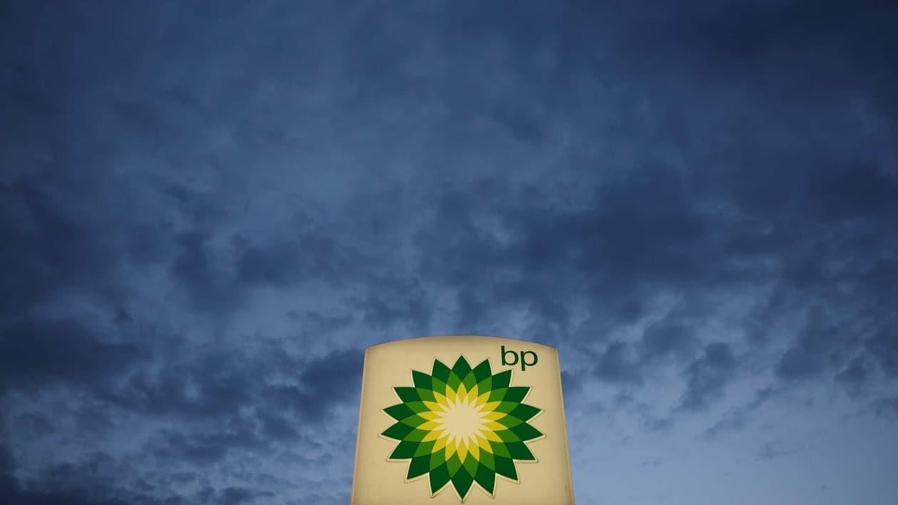 FILE PHOTO: Logo of British Petrol BP is seen e at petrol station in Pienkow, Poland, June 8, 2022. REUTERS/Kacper Pempel/File Photo
