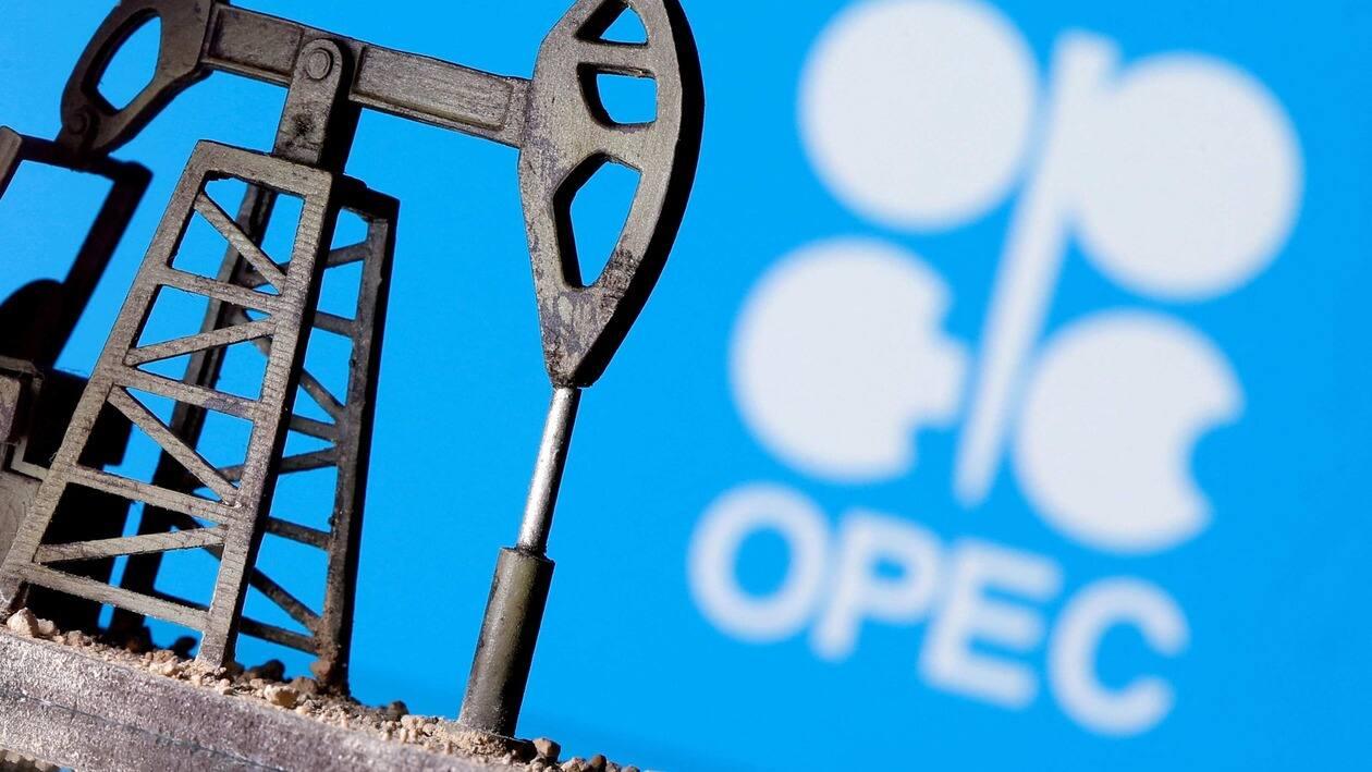 FILE PHOTO: A 3D printed oil pump jack is seen in front of displayed OPEC logo in this illustration picture, April 14, 2020. REUTERS/Dado Ruvic//File Photo/File Photo