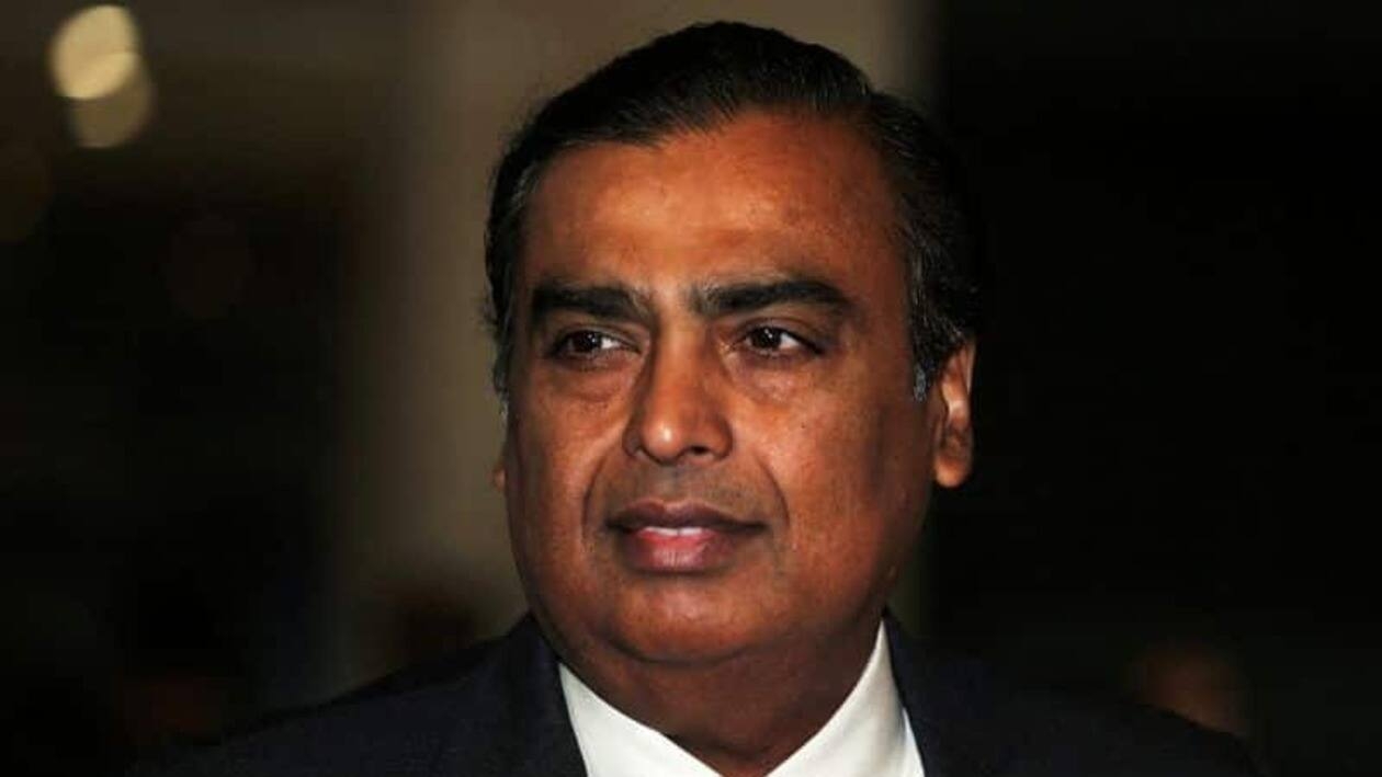 Reliance Jio plans to invest  <span class='webrupee'>₹</span>2 lakh crore to roll out 5G services pan India by December 2023.