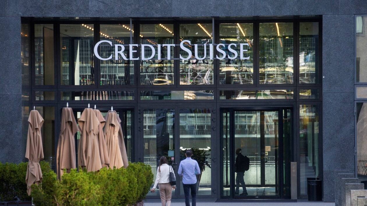 FILE PHOTO: The logo of Swiss bank Credit Suisse is seen at an office building in Zurich, Switzerland September 2, 2022. REUTERS/Arnd Wiegmann/File Photo