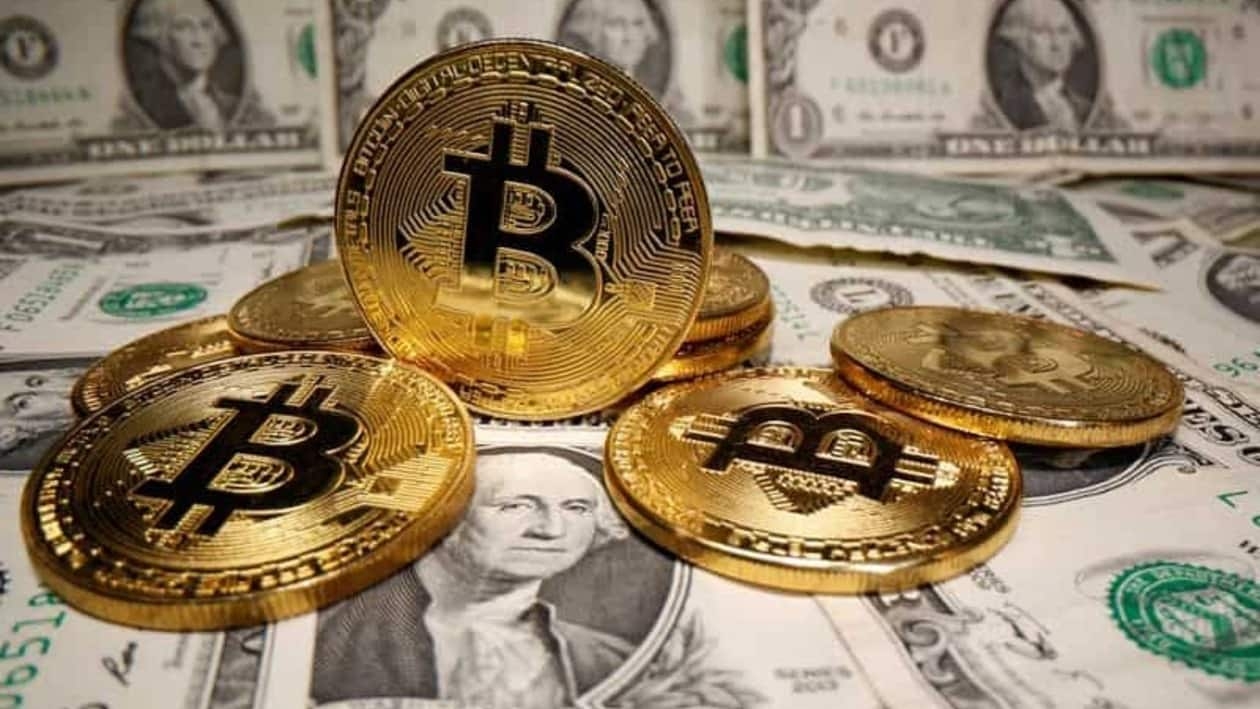 FILE PHOTO: Representations of virtual currency Bitcoin are placed on U.S. Dollar banknotes in this illustration taken May 26, 2020. REUTERS/Dado Ruvic/Illustration