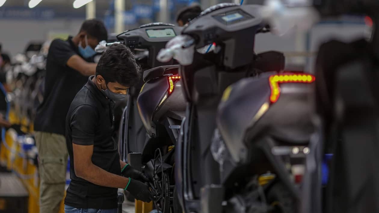 Employees assemble Ather Energy 450X electric scooters at the company's manufacturing facility in Hosur, India, on Tuesday, Feb. 22, 2022. In India, electric vehicles accounted for approximately 15,000 of the 3.1 million passenger vehicles sold in 2021,�a 200% increase in sales over the previous year. Photographer: Dhiraj Singh/Bloomberg