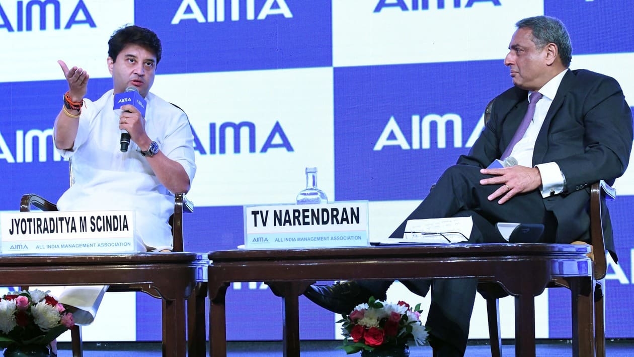 New Delhi, Sept 20 (ANI): Union Minister for Civil Aviation and Steel Jyotiraditya M. Scindia interacts with T V Narendran, Managing Director, Tata Steel, at the All India Management Association (AIMA)'s 49th National Management Convention 'Advantage India: Thriving in the New World Order', in New Delhi on Tuesday. (ANI Photo)
