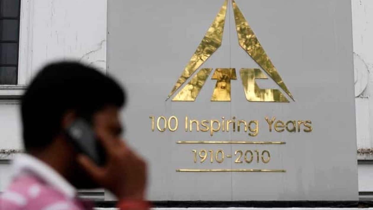 ITC Limited posted a consolidated net profit of  <span class='webrupee'>₹</span>4,389.8 crore for the quarter ended June 30, which was up 33.97 percent year-on-year (YoY) as against  <span class='webrupee'>₹</span>3,276.5.&nbsp;