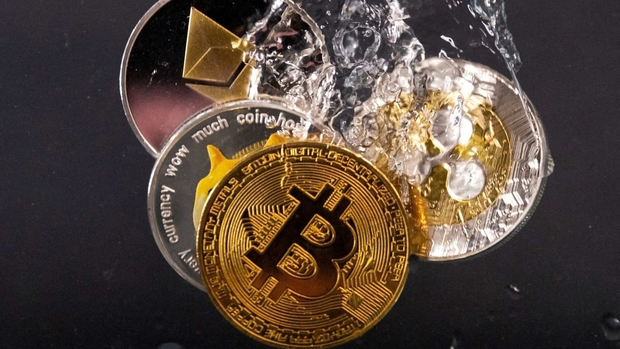 FILE PHOTO: Souvenir tokens representing cryptocurrency networks Bitcoin, Ethereum, Dogecoin and Ripple plunge into water in this illustration taken May 17, 2022. REUTERS/Dado Ruvic/Illustration/File Photo
