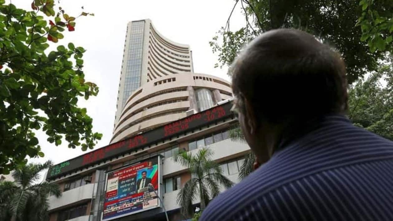 Sensex started its downward march after Friday's healthy gains.&nbsp;