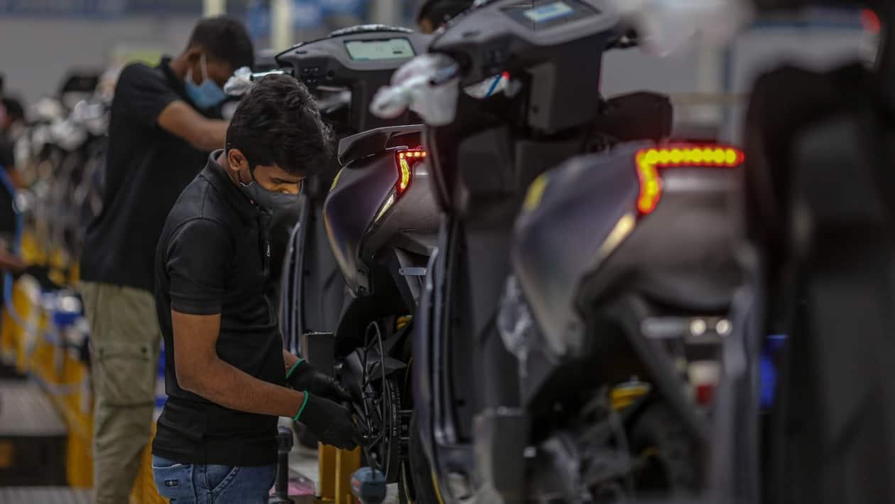 Employees assemble Ather Energy 450X electric scooters at the company's manufacturing facility in Hosur, India, on Tuesday, Feb. 22, 2022. In India, electric vehicles accounted for approximately 15,000 of the 3.1 million passenger vehicles sold in 2021,�a 200% increase in sales over the previous year. Photographer: Dhiraj Singh/Bloomberg