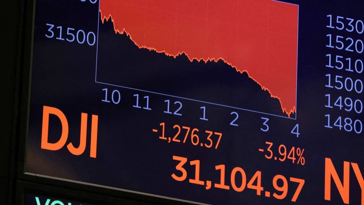 FILE PHOTO: A screen on the trading floor displays the Dow Jones Industrial Average (DJI) at the New York Stock Exchange (NYSE) in Manhattan, New York City, U.S., September 13, 2022. REUTERS/Andrew Kelly/File Photo