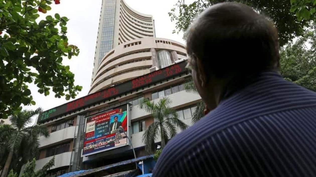 Sensex falls 390.58 points to end at 57,235.33; Nifty declines 109.25 points to 17,014.35 REUTERS/Danish Siddiqui