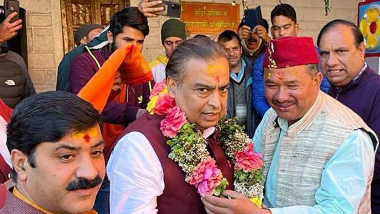 Chamoli, Oct 14 (ANI): Reliance Industries Chairman Mukesh Ambani being felicitated during his visit to the Badrinath Temple to offer prayers, at Badrinath, in Chamoli on Friday. (ANI Photo)