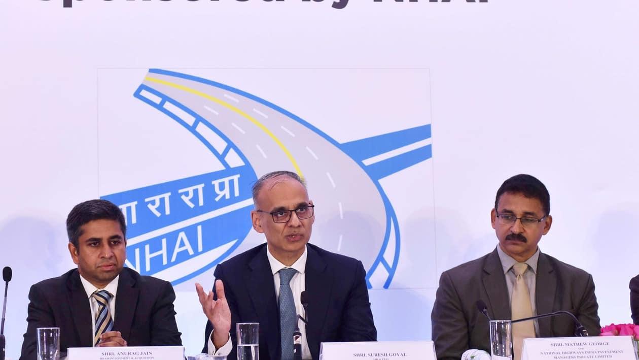 Mumbai, Oct 13 (ANI): Suresh Goyal MD & CEO of National Highways Infra Investment Managers, and Mathew George, Chief Financial Officer, NHAI during a press conference for the announcement of their forthcoming Non-Convertible Debentures (NCDs) Issue, in Mumbai on Thursday. (ANI Photo) 