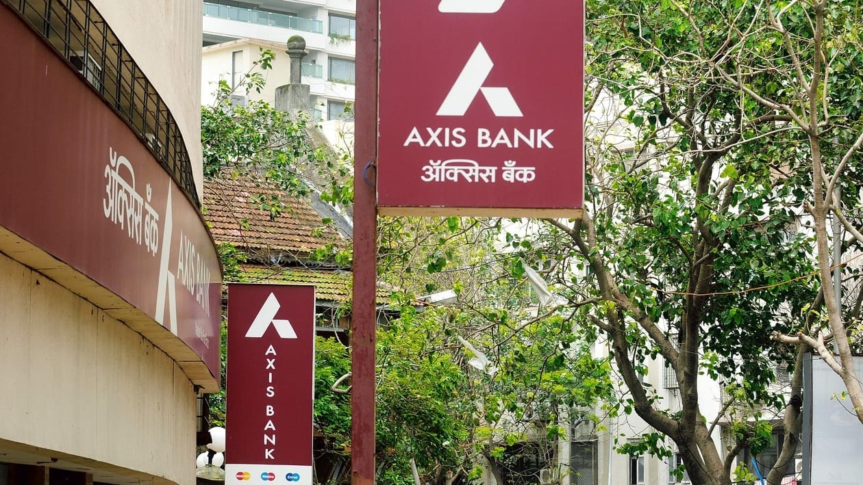 Axis Bank offers an interest of 5.5 percent on its one-year fixed deposits. Photo: mint