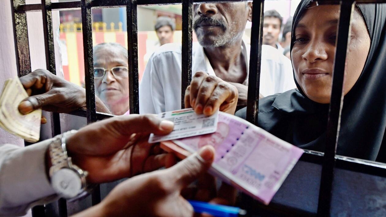 New Delhi: In this Nov. 12, 2016 file photo, people exchange their old 500 and 1000 rupee notes at a special camp organised by a public sector bank in Chennai . November 8, 2022 marks the sixth anniversary of demonetisation of old  <span class='webrupee'>₹</span>1,000 and  <span class='webrupee'>₹</span>500 banknotes. (PTI Photo)(PTI11_07_2022_000077A)