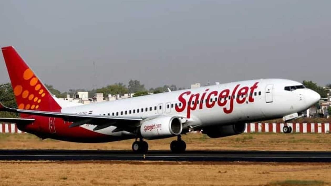 A SpiceJet passenger Boeing 737-800 aircraft takes off from Sardar Vallabhbhai Patel international airport in Ahmedabad in 2016. (REUTERS File Photo)