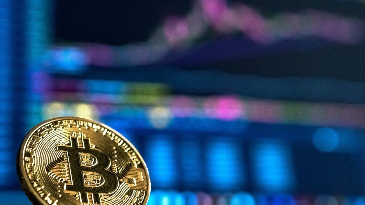 Bitcoin trades around $18,326 on Wednesday.