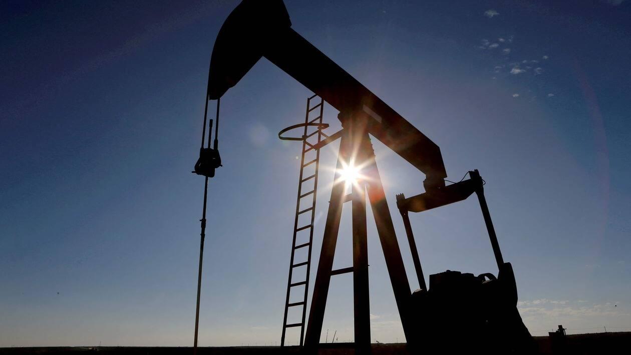 FILE PHOTO: The sun is seen behind a crude oil pump jack in the Permian Basin in Loving County, Texas, U.S., November 22, 2019. REUTERS/Angus Mordant/File Photo/File Photo