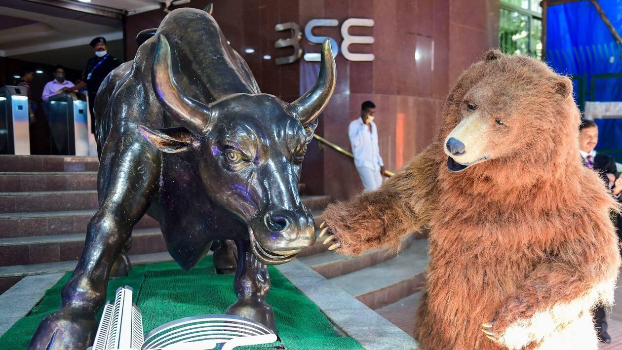 Indian stock market indices Sensex and Nifty ended with cuts of more than 3% last week amid an escalation in Ukraine crisis