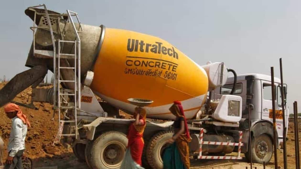UltraTech Cement reported a 42 percent decline in its consolidated profit after tax (PAT) at  <span class='webrupee'>₹</span>756 crore for the quarter that ended September 2022.